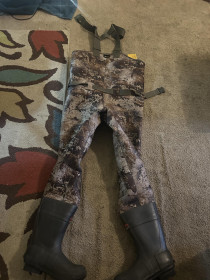 Cabelas supermag  waders 6